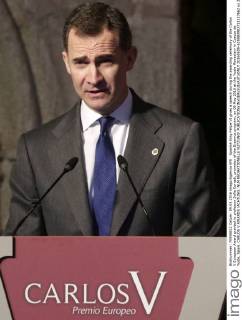 Spanish King Felipe VI gives a speech during the awarding ceremony of the Carlos V European Award granted to professor Sofia Corradi, promoter of the Erasmus program, on 09 May 2016 at the Yuste Monastery in Cuacos de Yuste, Spain. CARLOS V AWARDS !ACHTUNG: NUR REDAKTIONELLE NUTZUNG!  20160509-635983983713127662