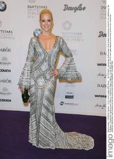 DUFTSTARS -Deutscher Parfumpreis 2016 Isabel Edvardsson Ankunft zur Verleihung der Duftstars- Deutscher Parfumpreis 2016 im Kraftwerk Mitte in Berlin, 12.05.2016