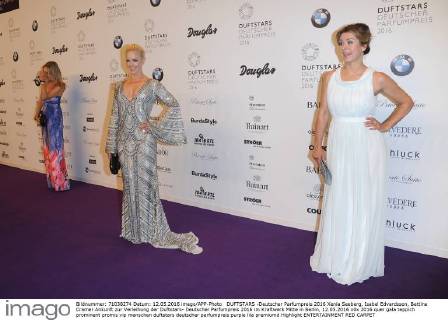 DUFTSTARS -Deutscher Parfumpreis 2016 Xenia Seeberg, Isabel Edvardsson, Bettina Cramer Ankunft zur Verleihung der Duftstars- Deutscher Parfumpreis 2016 im Kraftwerk Mitte in Berlin, 12.05.2016