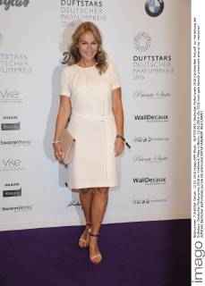 DUFTSTARS -Deutscher Parfumpreis 2016 Caroline Beil Ankunft zur Verleihung der Duftstars- Deutscher Parfumpreis 2016 im Kraftwerk Mitte in Berlin, 12.05.2016