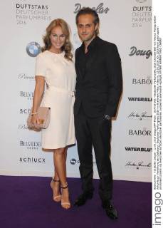 DUFTSTARS -Deutscher Parfumpreis 2016 Caroline Beil mit Freund Philipp Sattler Ankunft zur Verleihung der Duftstars- Deutscher Parfumpreis 2016 im Kraftwerk Mitte in Berlin, 12.05.2016