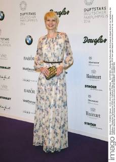 DUFTSTARS -Deutscher Parfumpreis 2016 Susanne Atwell Ankunft zur Verleihung der Duftstars- Deutscher Parfumpreis 2016 im Kraftwerk Mitte in Berlin, 12.05.2016