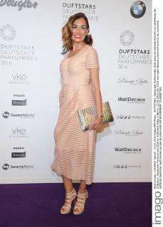 DUFTSTARS -Deutscher Parfumpreis 2016 Jana Ina Zarrella Ankunft zur Verleihung der Duftstars- Deutscher Parfumpreis 2016 im Kraftwerk Mitte in Berlin, 12.05.2016
