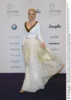 DUFTSTARS -Deutscher Parfumpreis 2016 Franziska Knuppe Ankunft zur Verleihung der Duftstars- Deutscher Parfumpreis 2016 im Kraftwerk Mitte in Berlin, 12.05.2016