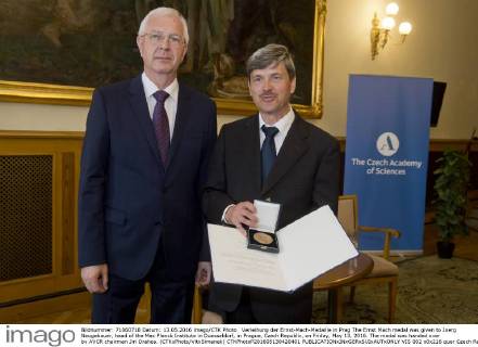 Verleihung der Ernst-Mach-Medaille in Prag The Ernst Mach medal was given to Joerg Neugebauer, head of the Max Planck Institute in Duesseldorf, in Prague, Czech Republic, on Friday, May 13, 2016. The medal was handed over by AVCR chairman Jiri Drahos. (CTKxPhoto VitxSimanek) CTKPhotoP201605130420401  VIS 002