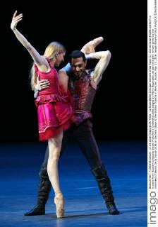 La Scala Ballet principal dancers Virna Toppi (L) and Christian Fagetti perform in a scene from Russian composer Sergei Prokofiev s Cinderella ballet staged by Mauro Bigonzetti, as part of a gala concert given by the nominees of Benois de la Danse-2016 on the New Stage of the Bolshoi Theatre in Moscow, Russia, May 17, 2016. Sergei Bobylev TASS  TS0237E8