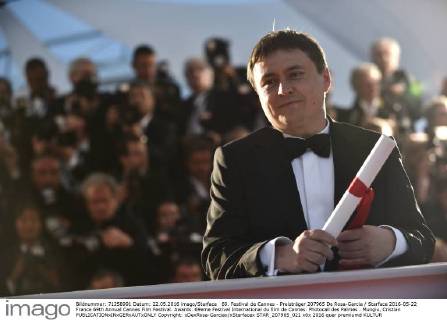 69. Festival de Cannes - Preisträger 207965 De Rosa-Garcia Starface 2016-05-22 France 69th Annual Cannes Film Festival. Awards. 69eme Festival International du film de Cannes. Photocall des Palmes . Mungiu, Cristian  Copyright: xDexRosa-Garciax xStarfacex STAR_207965_021