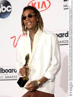 Billboard Music Awards - Preisträger Singer Wiz Khalifa appears backstage with the Top Hot 100 Song Award for See You Again (with Charlie Puth) during the annual Billboard Music Awards held at T-Mobile Arena in Las Vegas, Nevada on May 22, 2016.  LAV20160522107 JIMxRUYMEN