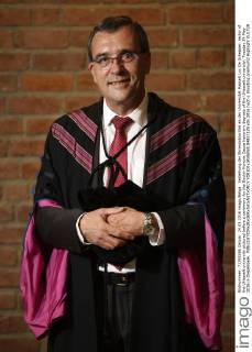 Verleihung der Ehrendoktortitel an der Universität Hasselt Luc De Schepper, rector of the UHasselt university pictured before a ceremony for the Doctor Honoris Causa honorary degrees of the UHasselt university, Tuesday 24 May 2016 in Diepenbeek.  YORICKxJANSENS 04857129