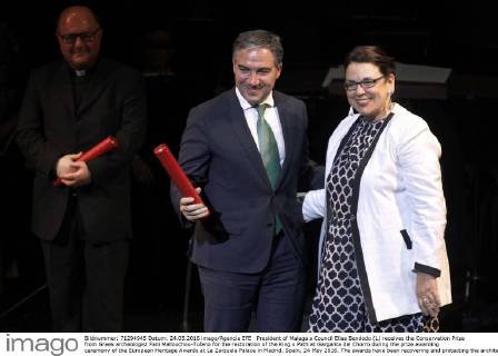 President of Malaga s Council Elias Bendodo (L) receives the Conservation Prize from Greek archeologist Fani Mallouchou-Tufano for the restoration of the King s Path at Garganta del Chorro during the prize awarding ceremony of the European Heritage Awards at La Zarzuela Palace in Madrid, Spain, 24 May 2016. The awards have been recovering and protecting the architectonical, cultural and natural heritage for 4 decades. EUROPEAN HERITAGE PRIZE AWARDING CREMONY IN MADRID !ACHTUNG: NUR REDAKTIONELLE NUTZUNG!  GRA001 20160524-635997296746023684