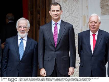 Antonio Fraguas de Pablo Forjes , Spanish king, Felipe VI, spanish external subjects minister, José Manuel García-Margallo before the Quevedos iberoamerican award of grafic humor 2014. May 26,2016.  (2016260509)