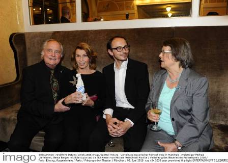 Verleihung Bayerischer Fernsehpreis in München - Preisträger Michael Verhoeven, Senta Berger mit Sohn Luca und die Schwester von Michael Verhoeven Monika Verleihung des Bayerischen Fernsehpreis 2016 Preis, Ehrung, Auszeichnung Party Prinzregenten Theater München 03. Juni 2016