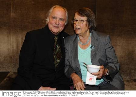 Verleihung Bayerischer Fernsehpreis in München - Party Michael Verhoeven mit Schwester Monika Verleihung des Bayerischen Fernsehpreis 2016 Preis, Ehrung, Auszeichnung Party Prinzregenten Theater München 03. Juni 2016