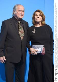 Senta BERGER (Schauspielerin) mit Ehemann Michael VERHOEVEN. Roter Teppich,Red Carpet,Bayerischer Fernsehpreis 2016 am 03.06.2016.