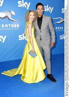 Aline von Drateln mit Begleitung bei der Verleihung des 28. Bayerischen Fernsehpreises 2016 im im Prinzregententheater. München, 03.06.2016 Foto:xFredericx xFuturexImage