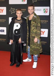 Alina Süggeler und Andi Weizel (Frida Gold) bei der Verleihung des 6. Webvideopreises an die herausragendsten deutschsprachigen Internetstars des Jahres im Castello. Düsseldorf, 04.06.2016 Foto:xO.xHausenx xFuturexImage