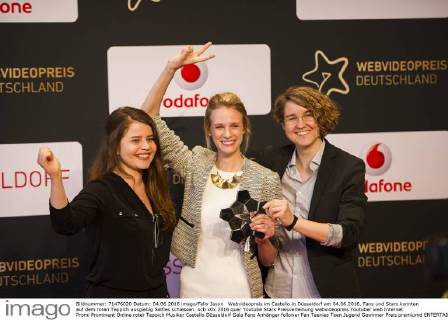 Webvideopreis im Castello in Düsseldorf am 04.06.2016. Fans und Stars konnten auf dem roten Teppich ausgiebig Selfies schiessen.