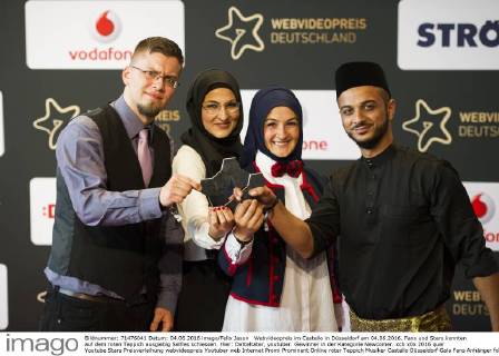 Webvideopreis im Castello in Düsseldorf am 04.06.2016. Fans und Stars konnten auf dem roten Teppich ausgiebig Selfies schiessen. Hier: Datteltäter, youtuber. Gewinner in der Kategorie Newcomer.