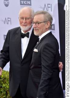 John Williams und Steven Spielberg bei der 44. AFI Life Achievement Award Gala im Dolby Theatre, Hollywood. Los Angeles, 09.06.2016 Foto:xD.xStarbuckx xFuturexImage
