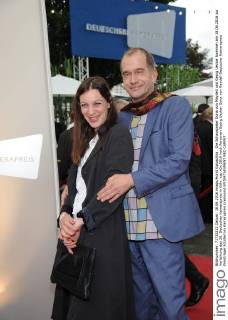 Die Schauspieler Oona von Maydell und Georg Uecker kommen am 18.06.2016 zur Verleihung des 26. Deutschen Kamerapreis in Köln.