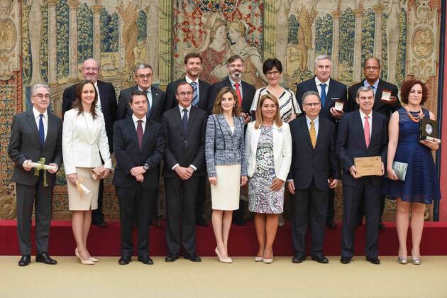 Königin Letizia von Spanien bei Verleihung der Premios Reina Letizia in Madrid Su Majestad la Reina Letizia entrega los premios Reina Letizia 2015 en el Palacio de El Pardo. 588 Diego Puerta Cordon Press H.M. The Queen Letizia gives the Queen Letizia Awards 2015 at El Pardo Palace. Cordon Press  DiegoxPuerta
