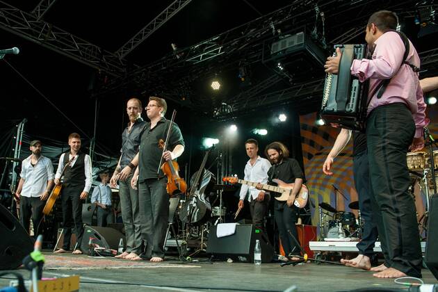 RUTH Preisverleihung auf Heidecksburg Die RUTH-Preisträger 2016 Royal Street Orchestra mit der Förder-RUTH 2016 Matthias Schriefl mit der Festival-RUTH 2016 Andrea Hotzko mit der Ehren-RUTH 2016 Stoppok - Hauptpreis zur RUTH 2016 im Bild: Royal Street Orchestra 26. Rudolstadt Festival - Roots Folk Weltmusik