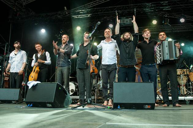 RUTH Preisverleihung auf Heidecksburg Die RUTH-Preisträger 2016 Royal Street Orchestra mit der Förder-RUTH 2016 Matthias Schriefl mit der Festival-RUTH 2016 Andrea Hotzko mit der Ehren-RUTH 2016 Stoppok - Hauptpreis zur RUTH 2016 im Bild: Royal Street Orchestra 26. Rudolstadt Festival - Roots Folk Weltmusik