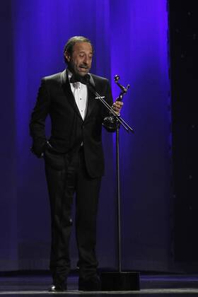 Argentinian actor Guillermo Francella receives the Best Actor Award during the 3rd Platino Ibero-American Film Awards in Punta del Este, Uruguay, 24 July 2016. ni PREMIOS PLATINO !ACHTUNG: NUR REDAKTIONELLE NUTZUNG!  PLA049 20160725-636050209075832525