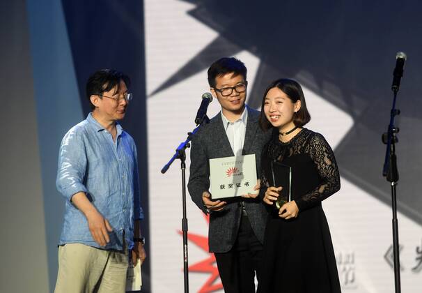 (160821) -- BEIJING, Aug. 21, 2016 -- Director Wang Xiaoying (L) awards Lyu Mo, playwright of the best screenplay Lost and Found during the 15th Gold Hedgehog College Students Theater Festival in Beijing, capital of China, Aug. 21, 2016. 18 plays received awards in the festival Sunday out of 112 plays from 81 colleges around the nation. ) (wyl) CHINA-BEIJING-COLLEGE STUDENTS-THEATER FESTIVAL (CN) JinxLiangkuai 