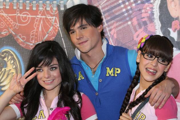 Oct 12, 2009 - Mexico City, Mexico - VIOLETA ISFEL, ELEAZAR GOMEZ and DANNA PAOLA during the presentation of the second Album with the music of the soap opera Dare to Dream . Violeta Isfel, Eleazar Gomez y Danna Paola durante la presentacion del segundo disco con la musica de la telenovela Atrevete a Sonar .  - ZUMAu78_