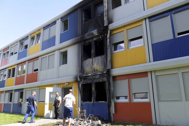 Asylunterkunft, Containerdorf, Buch, Flüchtlinge Flüchtlingsunterkunft Berlin, 08.08.2016 Im Pankower Ortsteil Buch gab es zum Montag einen Brandanschlag auf das Containerdorf für Asylbewerber in der Groscurthstrasse. Verletzt wurde keiner, die Bewohner müssen aber in einer anderen Unterkunft untergebracht wertden.