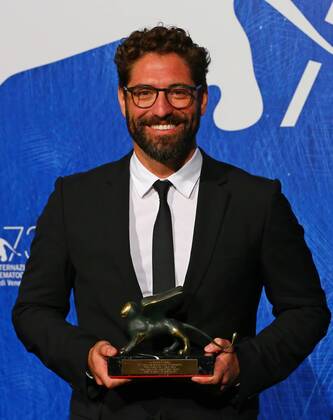 VENICE, Sept. 10, 2016 -- Actor Nuno Lopes poses with the Orizzonti Award for Best Actor for Saint George during the award winners photocall of the 73rd Venice Film Festival in Venice, Italy, on Sept. 10, 2016. )(axy) ITALY-VENICE-73RD FILM FESTIVAL-AWARD GongxBing 