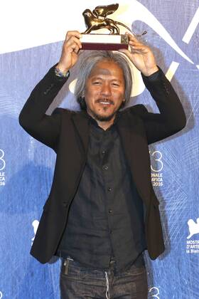 Lav Diaz mit dem Goldenen Löwen für den besten Film Ang babaeng humayo The Woman Who Left beim Preisträger Photocall auf der Biennale di Venezia 2016 73. Internationale Filmfestspiele von Venedig, 10.09.2016 Foto:xD.xBedrosianx xFuturexImage
