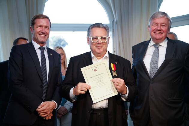 Preisverleihung Merites Wallons in Namur Walloon Minister President Paul Magnette, Wallimage director Philippe Reynaert and Walloon Minister of Economy, Industry, Innovation and IT Jean-Claude Marcourt pictured during the award ceremony for the sixth edition of the Merites Wallons by the Walloon Government at the Elysette, in Jambes, Namur, Thursday 15 September 2016.  BRUNOxFAHY 04932374