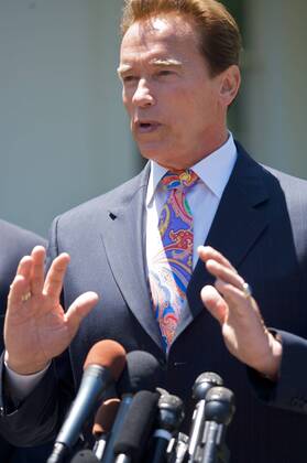 May 19, 2009 - Washington, District of Columbia, USA - California Governor ARNOLD SCHWARZENEGGER interviews with the press outside the White House after President Obama delivers an announcement on National Fuel Efficiency Policy with the Heads of all the automakers in attendance and other guests in the Rose Garden at The White House in Washington D.C. - ZUMAse4_