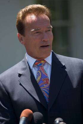 May 19, 2009 - Washington, District of Columbia, USA - California Governor ARNOLD SCHWARZENEGGER interviews with the press outside the White House after President Obama delivers an announcement on National Fuel Efficiency Policy with the Heads of all the automakers in attendance and other guests in the Rose Garden at The White House in Washington D.C. - ZUMAse4_