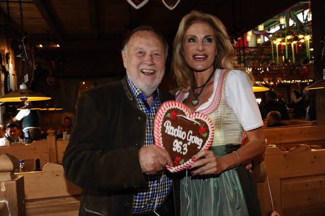 Joseph Vilsmaier mit Freundin Birgit Muth Radio Gong Wiesnstammtisch Wiesn Volksfest Theresienwiese Weinzelt München 21. September 2016