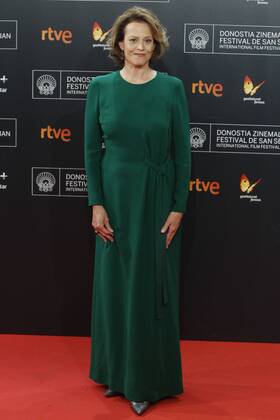 Filmfestival San Sebastian - Donostia Award Sigourney Weaver Sigourney Weaver receives the Donostia award 2016 to a lifetime achievements during the 64th San Sebastian film festival at the Kursaal in San Sebastian, Spain. CELEBRITIES : Sigourney Weaver receives the Donostia award 2016 - San Sebastian - 21 09 2016 WALTERKOVACS PANORAMIC 