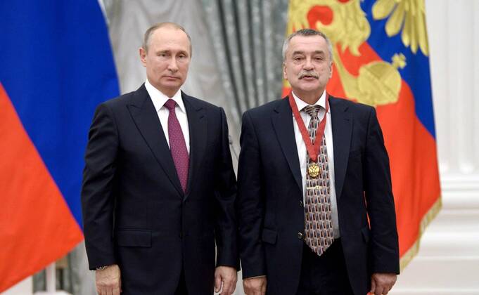 September 22, 2016. - Russia, Moscow. - Russian President Vladimir Putin (left) and Energy NGO Rocket and Space Corporation cosmonaut Mikhail Tyurin at the ceremony of giving state awards for outstanding achievements in the Catherine Hall in Kremlin. KremlinxxPool 