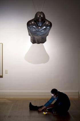 The British View Germany - Memories of a Nation, Exhibition Gropius-Bau DEU, Deutschland, Germany, Berlin, 07.10.2016 Besucher neben der Skulptur Engel von Ernst Barlach in der Ausstellung Der Britische Blick Deutschland - Erinnerungen einer Nation, The British View German - Memories of a Nation, im Martin-Gropius-Bau in Berlin. Die Ausstellung eroeffnet am 08. Oktober und geht bis 09. Januar und praesentiert ca 200 Objekte welche einen Bezug zu den letzten 600 Jahre Geschichte in Deutschland haben. Sie zeigt Spuren deutscher Identitaet aus britischer Perspektive. Visitor next to the sculpture angel by Ernst Barlach on display during his exhibition Der Britische Blick Deutschland - Erinnerungen einer Nation, The British View German - Memories of a Nation, at the Martin Gropius Bau in Berlin, Germany. The exhibition opens to the public from October 8, 2016 to January 9, 2017 and presents