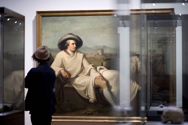 Bilder des Tages The British View Germany - Memories of a Nation, Exhibition Gropius-Bau DEU, Deutschland, Germany, Berlin, 07.10.2016 Besucher betrachtet ein Werk mit Motiv Johann Wolfgang von Goethe, Goethe in der Campagna von Karl Bennert, in der Ausstellung Der Britische Blick Deutschland - Erinnerungen einer Nation, The British View German - Memories of a Nation, im Martin-Gropius-Bau in Berlin. Die Ausstellung eroeffnet am 08. Oktober und geht bis 09. Januar und praesentiert ca 200 Objekte welche einen Bezug zu den letzten 600 Jahre Geschichte in Deutschland haben. Sie zeigt Spuren deutscher Identitaet aus britischer Perspektive. Visitor next to a painting of Johann Wolfgang von Goethe, Goethe in the Campagna by Karl Bennert, on display during his exhibition Der Britische Blick Deutschland - Erinnerungen einer Nation, The British View German - Memories of a Nation, at the Martin Gropius Bau in Berl