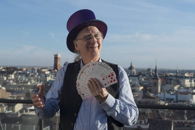 Photocall Magier Juan Tamariz in Madrid October 7, 2016 - Madrid, Madrid, Spain - Juan Tamariz presents his new magic show at the Terrace of the Hotel Vincci Capitol Madrid, Spain, on October 7, 2016. Madrid Spain  - ZUMAn230