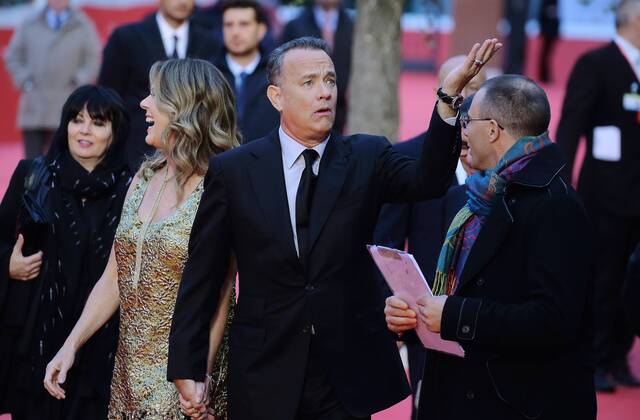 Filmfest in Rom - roter Teppich für den Preis für das Lebenswerk October 13, 2016 - Rome, Italy - American actor TOM HANKS and his wife on the red carpet at Rome Film Festival 2016 at Audiutorium in Rome. Rome Italy - ZUMAi15_