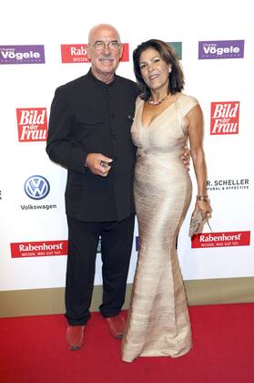 Otto Retzer mit Ehefrau Shirley bei der 10. Verleihung der Goldenen Bild der Frau 2016 im Hamburger Stage Theater. Hamburg, 13.10.2016 Foto:xS.xGabschx xFuturexImage