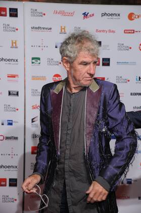 Der Regisseur Christopher Doyle posiert am 14.10.2016 in Köln auf dem roten Teppich beim International Film Award NRW im Rahmen des Film Festival Cologne. (vormals: Cologne Conference) ein internationales Film- und Fernsehfestival in Köln.