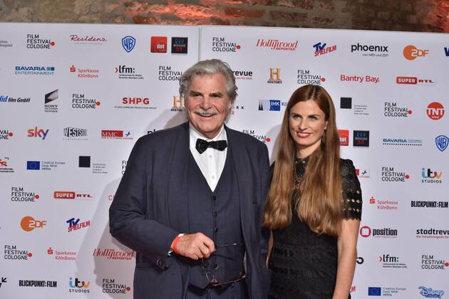 Der Schauspieler Peter Simonischek und die Produzentin des Films Toni Erdmann Janine Jackowski posiert am 14.10.2016 in Köln auf dem roten Teppich beim International Film Award NRW im Rahmen des Film Festival Cologne. (vormals: Cologne Conference) ein internationales Film- und Fernsehfestival in Köln.
