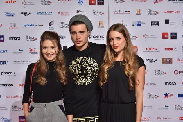 Die Schauspieler Amrei Haardt, l-r, Bela Klentze und Katrin Wolter posieren am 14.10.2016 in Köln auf dem roten Teppich beim International Film Award NRW im Rahmen des Film Festival Cologne. (vormals: Cologne Conference) ein internationales Film- und Fernsehfestival in Köln.