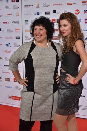 Comedian Meltem Kaptan und ihre Schwester die Schauspielerin Derya Kaptan posiert am 14.10.2016 in Köln auf dem roten Teppich beim International Film Award NRW im Rahmen des Film Festival Cologne. (vormals: Cologne Conference) ein internationales Film- und Fernsehfestival in Köln.