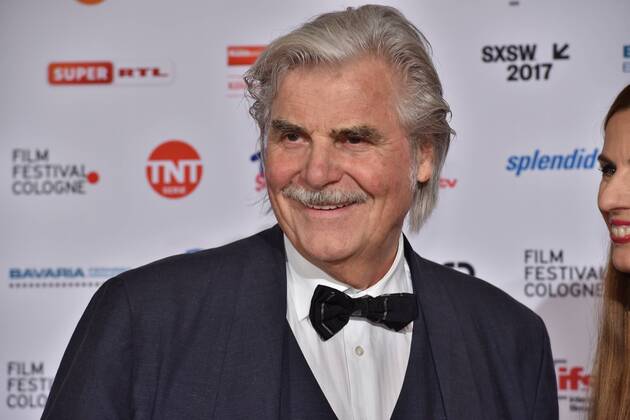 Der Schauspieler Peter Simonischek posiert am 14.10.2016 in Köln auf dem roten Teppich beim International Film Award NRW im Rahmen des Film Festival Cologne. (vormals: Cologne Conference) ein internationales Film- und Fernsehfestival in Köln.