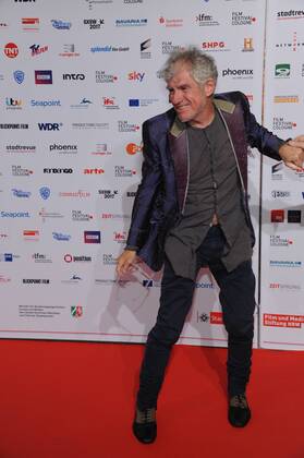 Der Regisseur Christopher Doyle posiert am 14.10.2016 in Köln auf dem roten Teppich beim International Film Award NRW im Rahmen des Film Festival Cologne. (vormals: Cologne Conference) ein internationales Film- und Fernsehfestival in Köln.